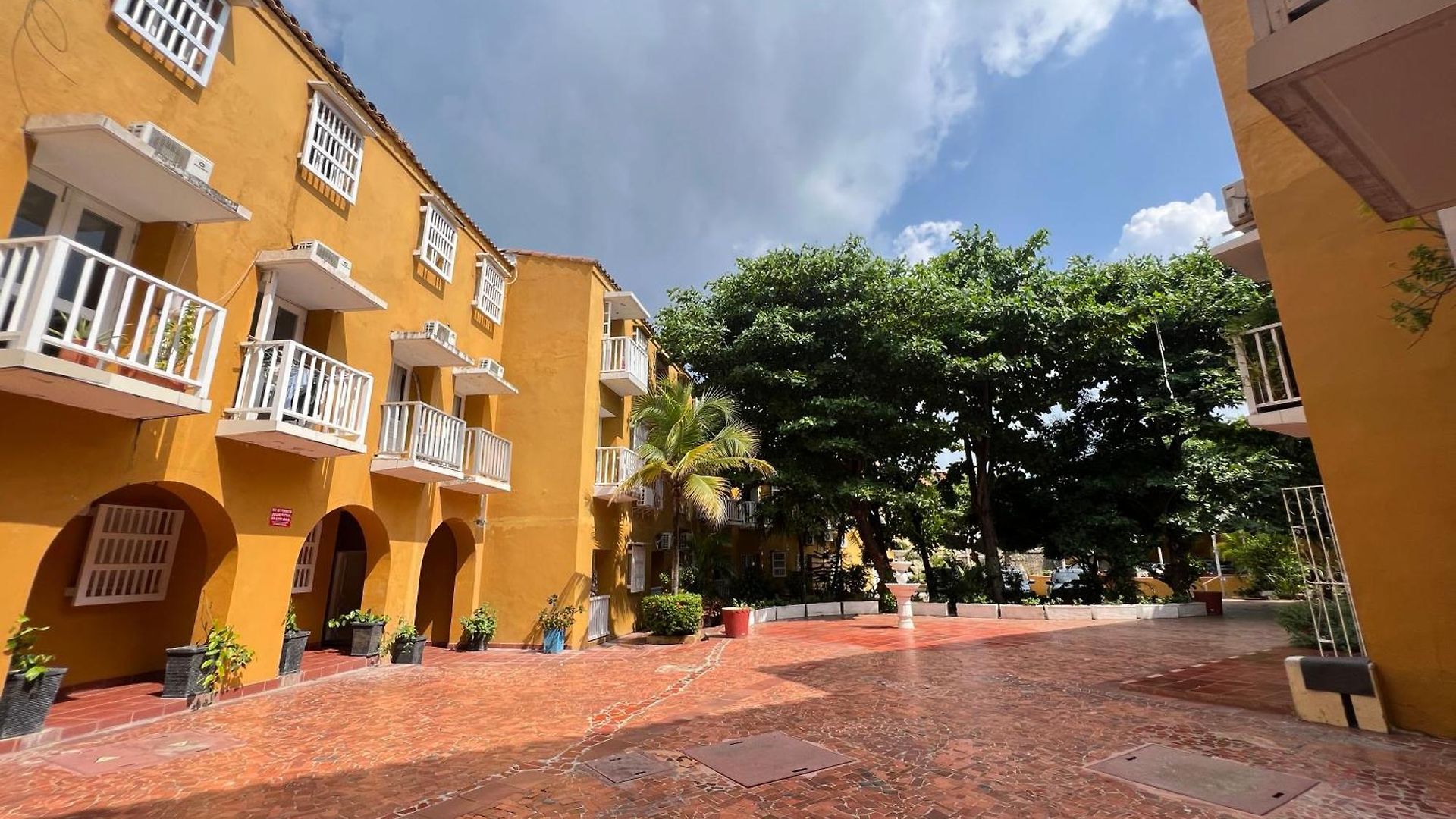 Apartment Hermoso Duplex En La Ciudad Amurallada! A218
