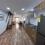 Hermoso duplex en la ciudad amurallada! A218